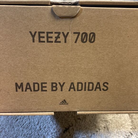 ADIDAS YEEZY 700 V3 ARZARETH - Picture 10 of 11